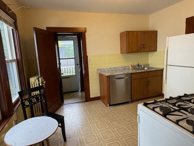 Building Photo - 63 Park St