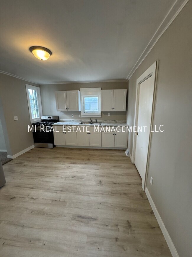 Building Photo - 634 Catawba Ave