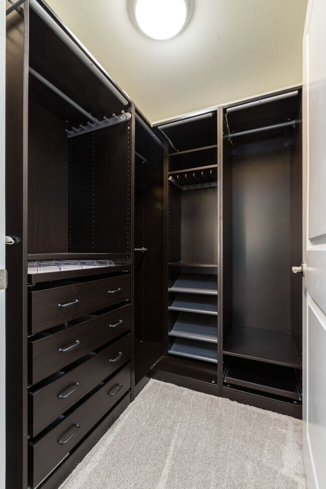 Building Photo - 2Bd/1Ba Seattle Condo
