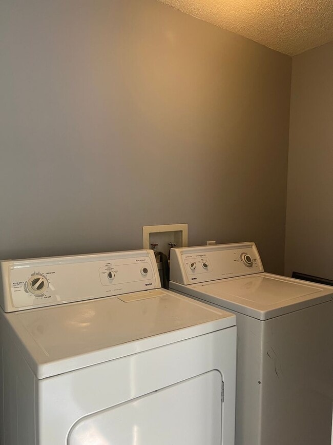 Building Photo - 108 Ridgeway Dr