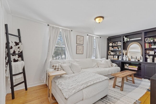 Building Photo - 107 Boston Rd