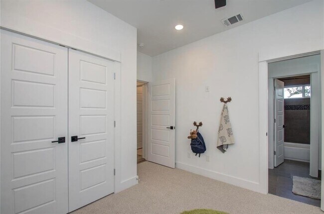Building Photo - 5823 Highland Sky Ln