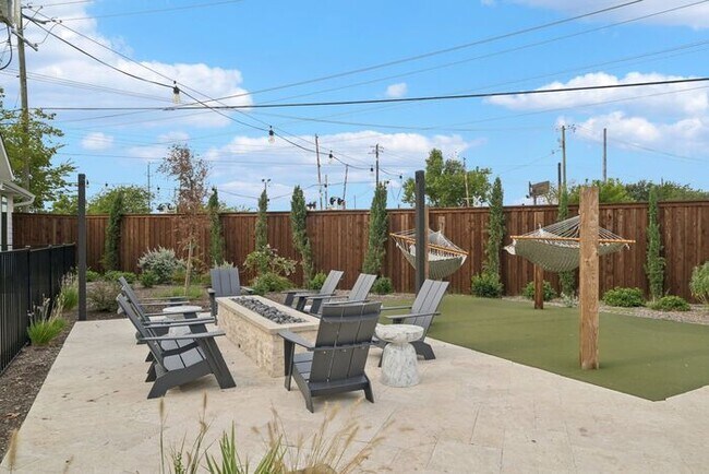 Building Photo - 3805 Constantine Dr