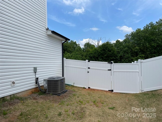 Building Photo - 170 Fairfield Dr