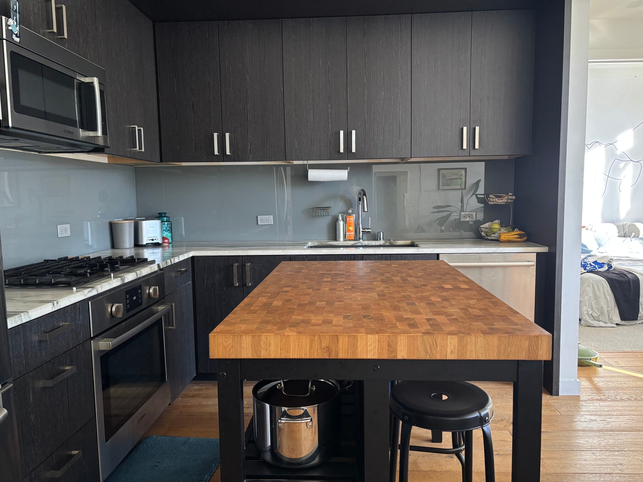 Building Photo - 1321 Seneca St