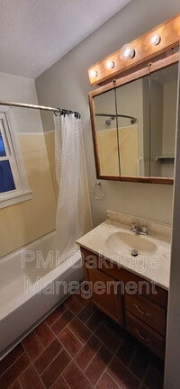 Building Photo - 446 N Madison St