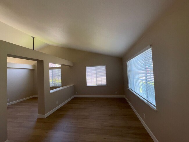 Building Photo - 798 Shannon Dr