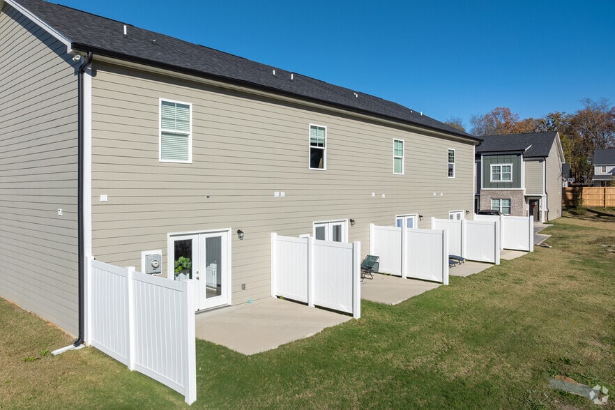 Building Photo - Lennox Commons Apartments by Callio Properties