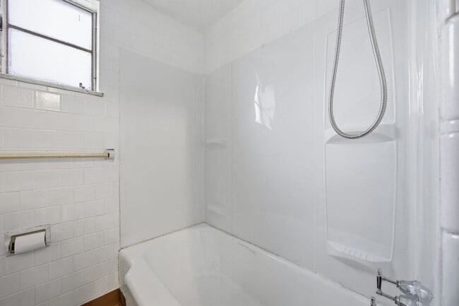 Building Photo - Newly renovated 3 bedroom all brick home in North Braddock!