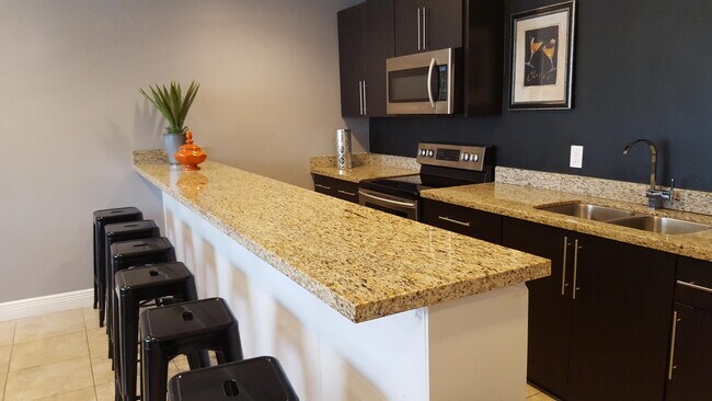 Building Photo - 421 NE 1st St