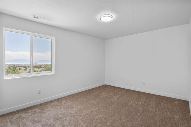 Building Photo - 2464 N Fernleaf Dr - 2646 Fern Leaf (Basement