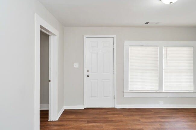 Building Photo - Stylish 4BR/2BA Home in Tuscaloosa – Moder...