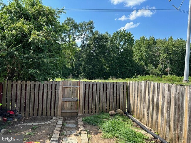Building Photo - 1628 Fort Fisher Ct