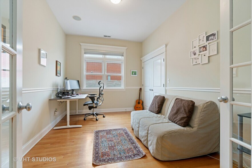Building Photo - 3820 N Greenview Ave