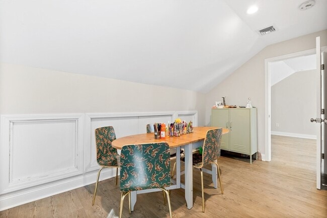 Building Photo - 90 Maple Pl