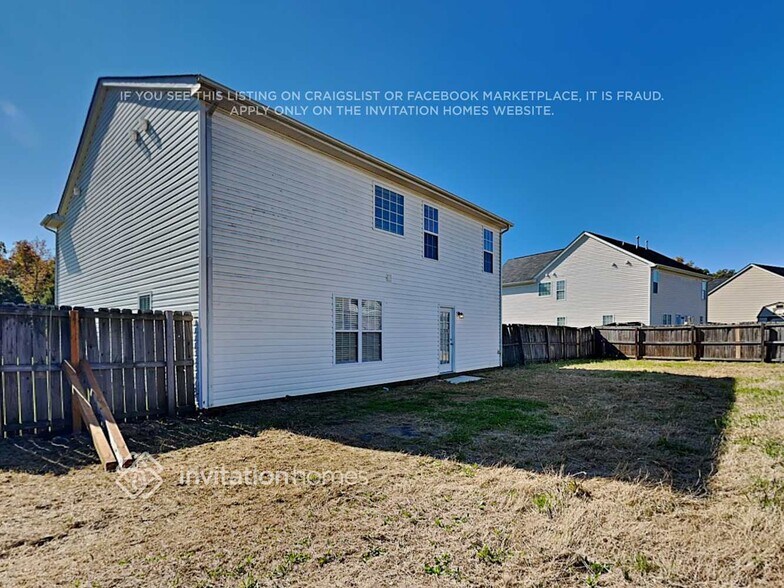 Building Photo - 607 Brassfield Dr