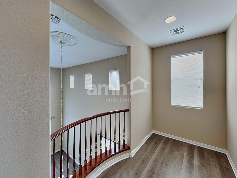 Building Photo - 627 Blue Snow River Ct