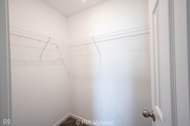Building Photo - 3975 Fenwick Ln