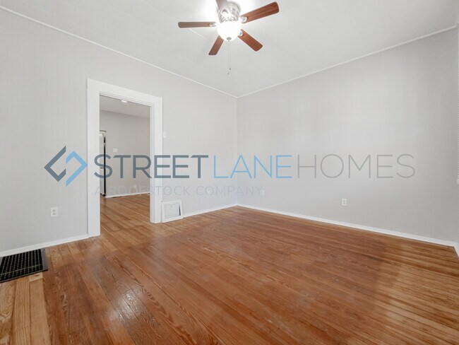 Building Photo - REDUCED!