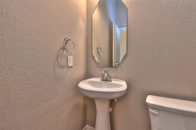 Building Photo - 163 Axlewood Ct