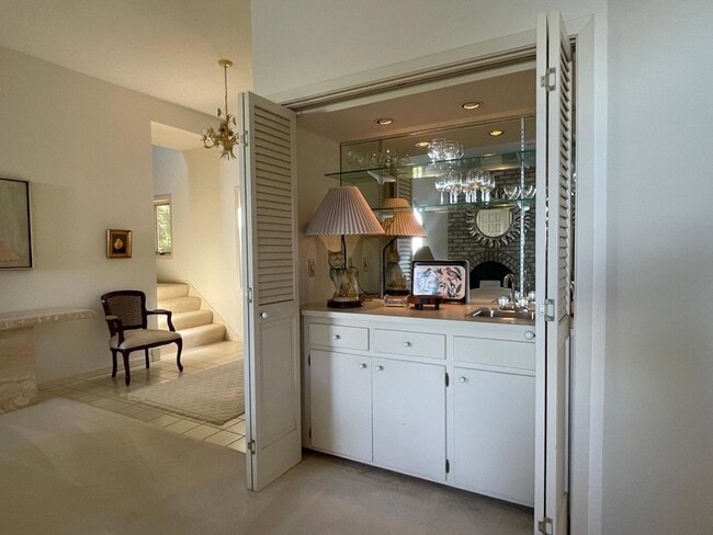 Building Photo - 44 Peninsula Rd