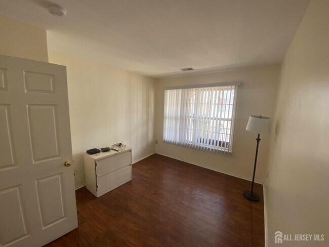 Building Photo - 333 Bowler Ct