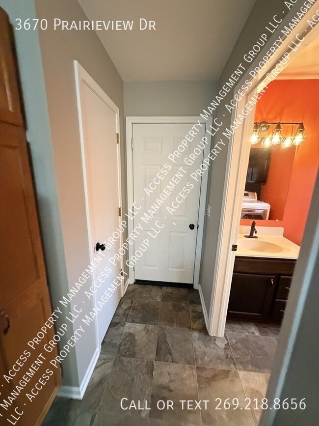 Building Photo - 3670 Prairieview Dr