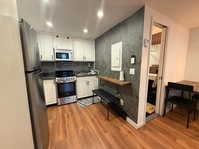 Building Photo - 42 Willow Wood Ct