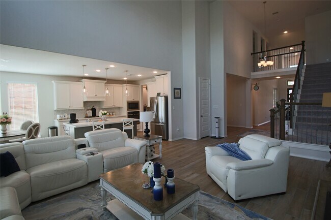Building Photo - 24727 Tanoureen Dr