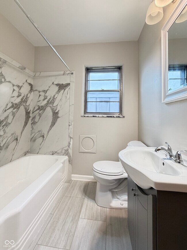 Building Photo - 5430 E 11th St