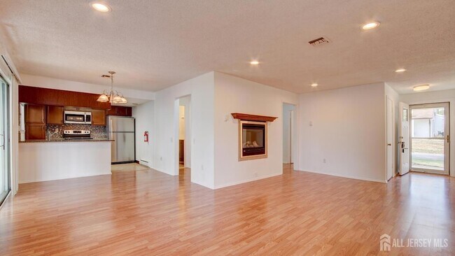 Building Photo - 94C Salix Plaza