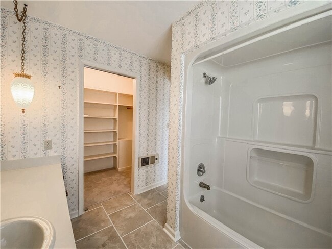 Building Photo - 255 Starritt Ln