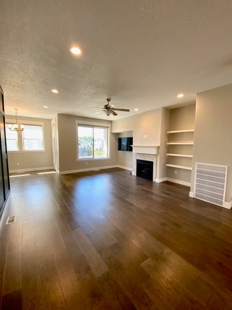 Building Photo - 10439 S Beetdigger Blvd