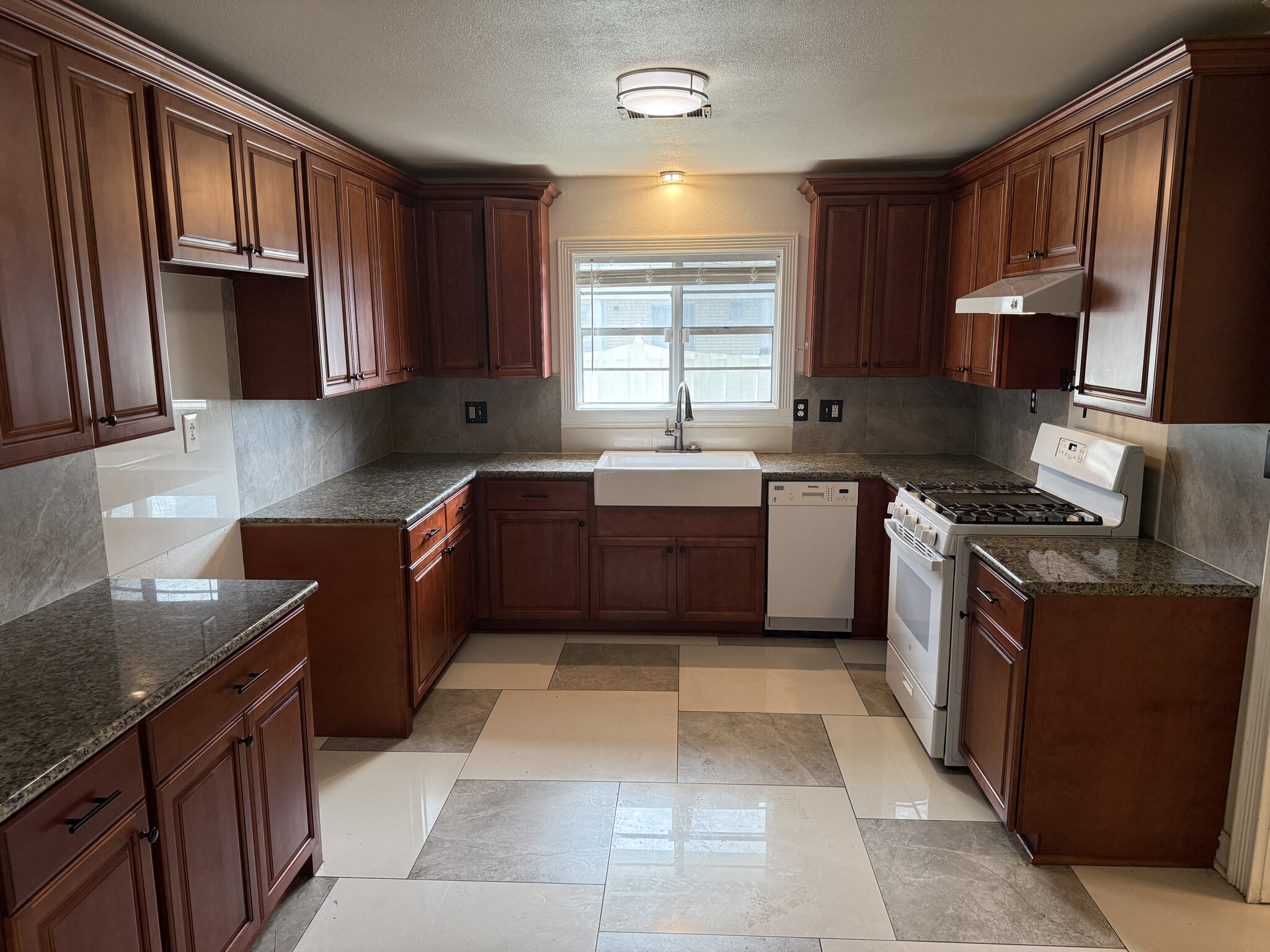 Building Photo - 1616 Rio Vista Ave