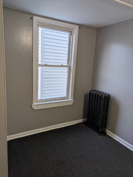 Building Photo - 68 Birch St