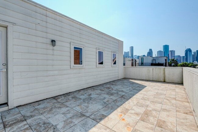 Building Photo - 1220 Summer St