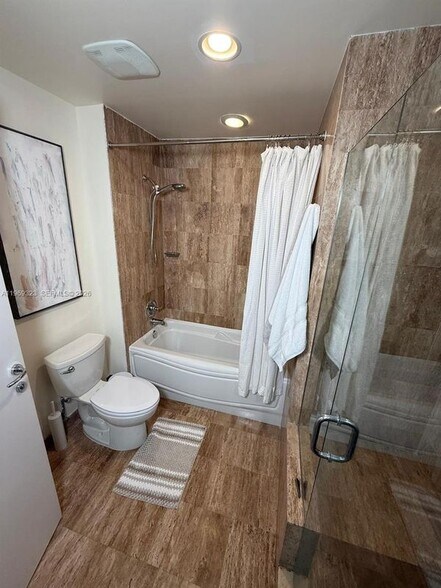 Building Photo - 300 S Biscayne Blvd