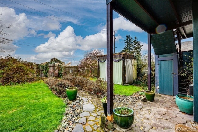 Building Photo - 1311 N Garden St