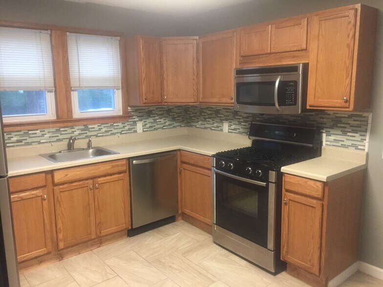 Building Photo - 150 Leroy St