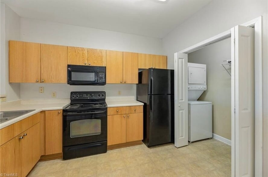 Building Photo - 102 Campus Walk Trl