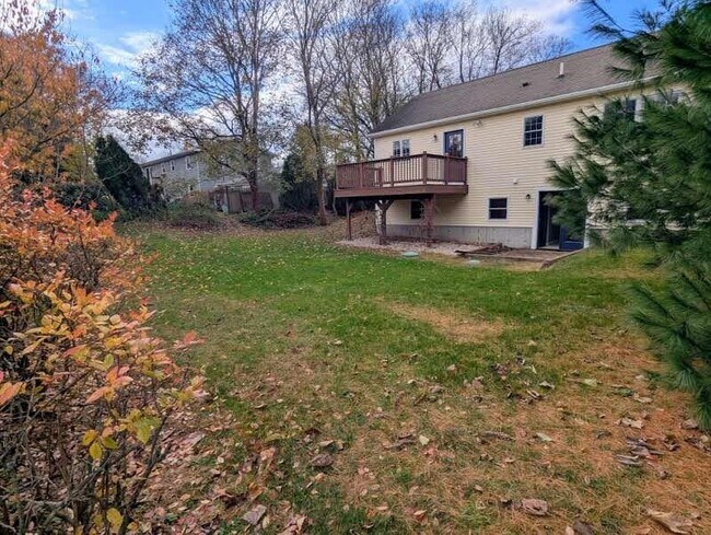 Building Photo - 47 King Phillip St