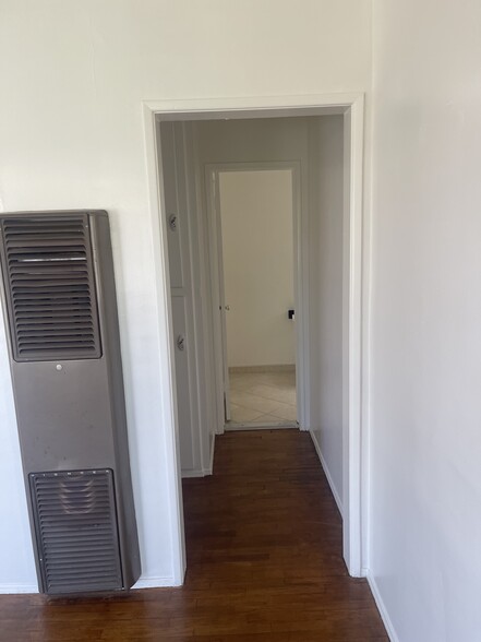 Building Photo - 4438 W 141st St