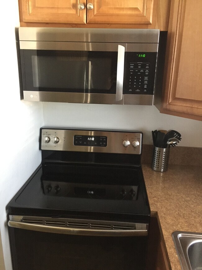 Building Photo - 304 SW 16th Ct