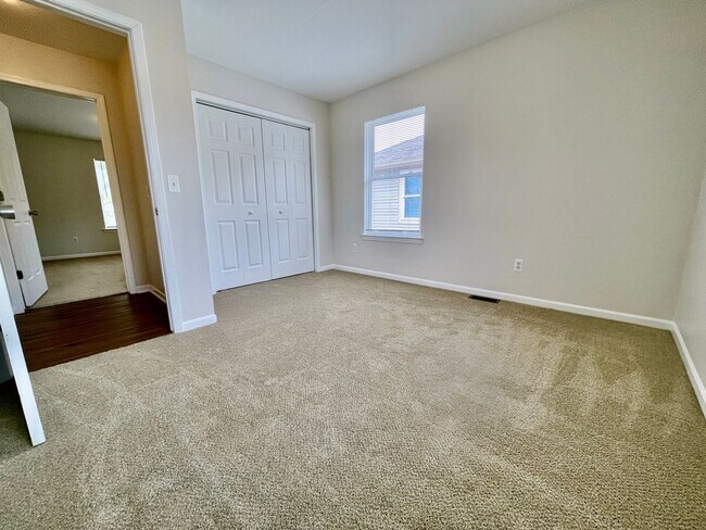 Building Photo - Beautiful, Spacious 3 bed/2 bath House near West Village!