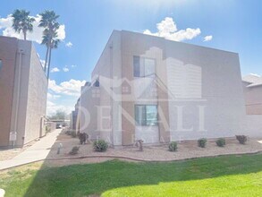 Building Photo - 1065 W 1st St