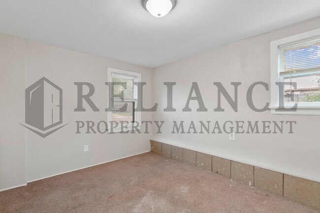Building Photo - 1218 E Morris St