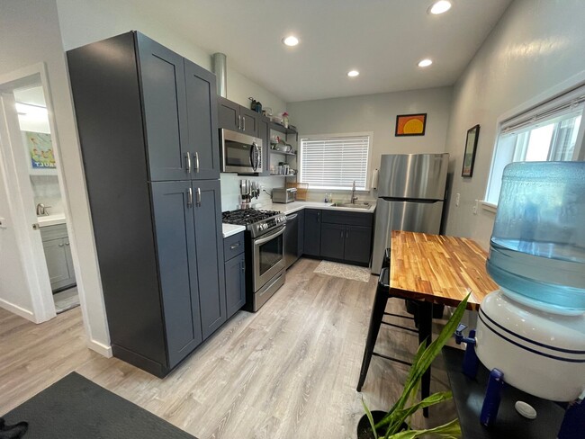 Building Photo - Fully Furnished ADU Studio with W/D