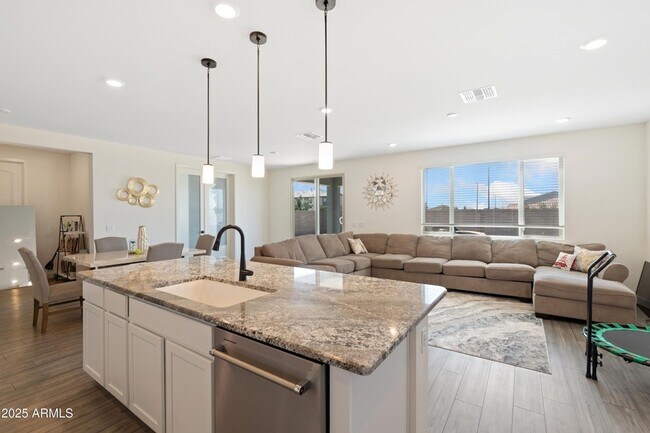 Building Photo - 7352 S Briarwood Ln