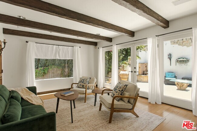Building Photo - 1407 N Beverly Dr