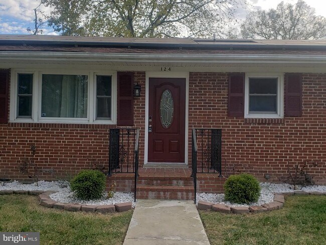 Building Photo - 124 Woodland Dr